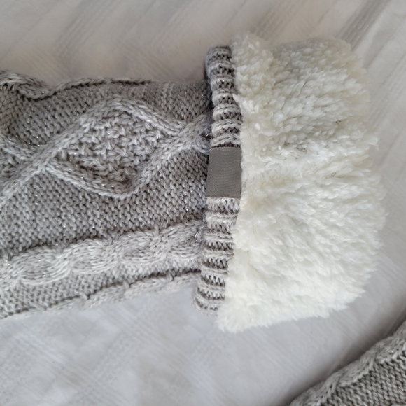 ⭐️2/$15 NWOT Bench reading socks - Picture 3 of 4